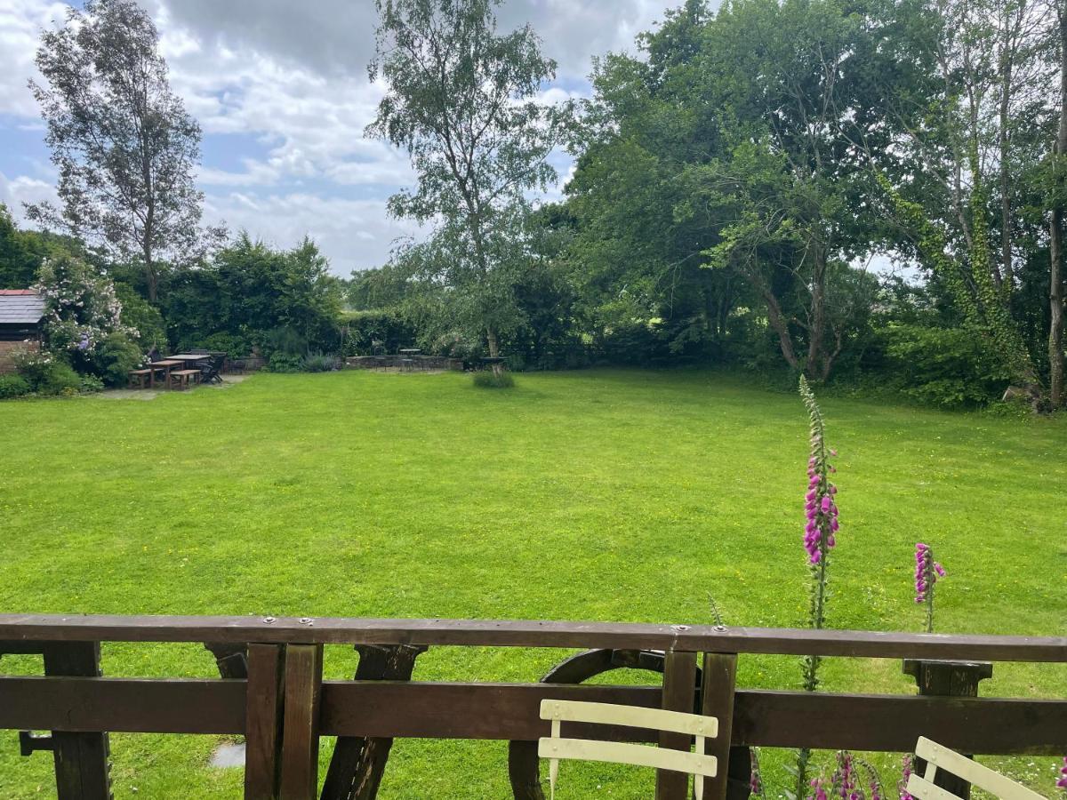 The Hideaway At Duffryn Mawr Self Catering Cottages Каубридж Экстерьер фото