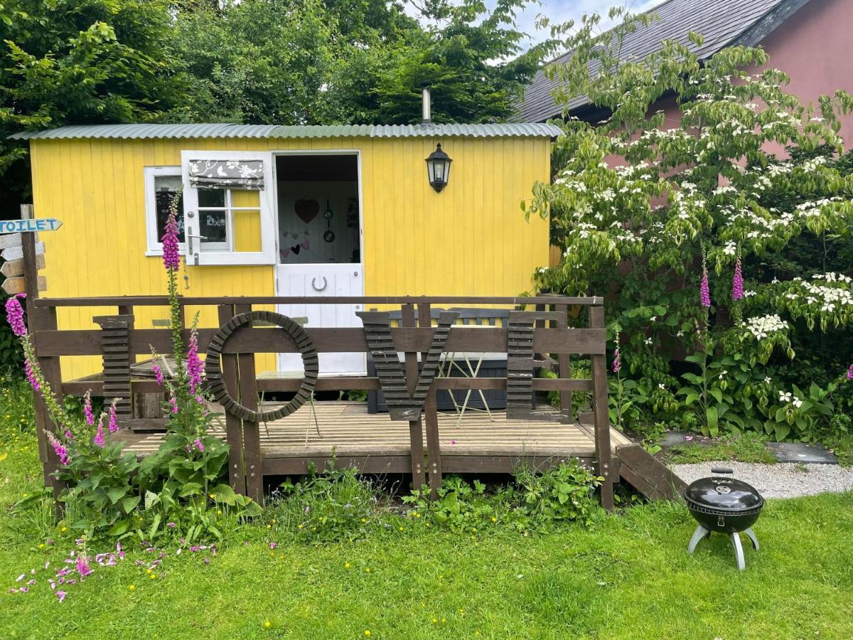 The Hideaway At Duffryn Mawr Self Catering Cottages Каубридж Экстерьер фото