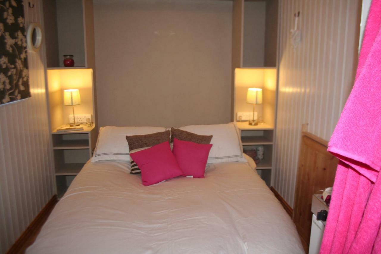 The Hideaway At Duffryn Mawr Self Catering Cottages Каубридж Экстерьер фото