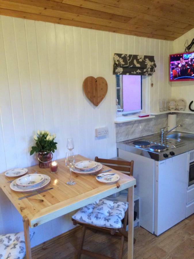 The Hideaway At Duffryn Mawr Self Catering Cottages Каубридж Экстерьер фото