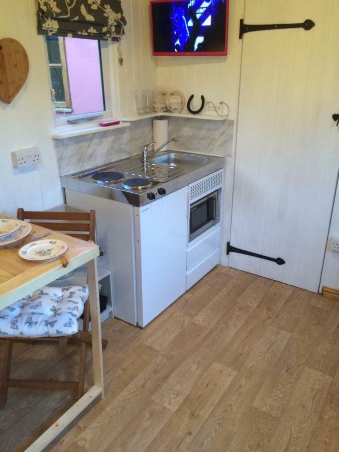 The Hideaway At Duffryn Mawr Self Catering Cottages Каубридж Экстерьер фото